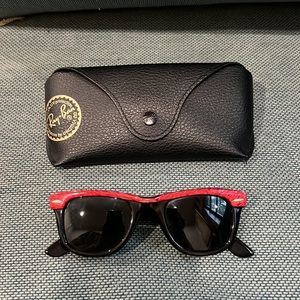 VINTAGE 1980 RAY BAN WAYFARER SUNGLASSES